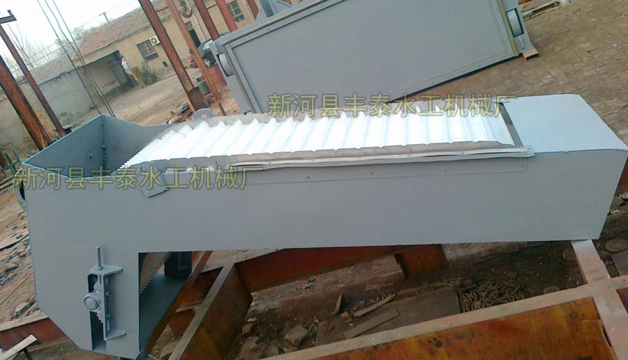 回轉式耙齒清污機