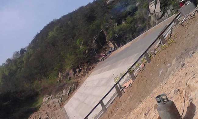 б�����]�C�S��